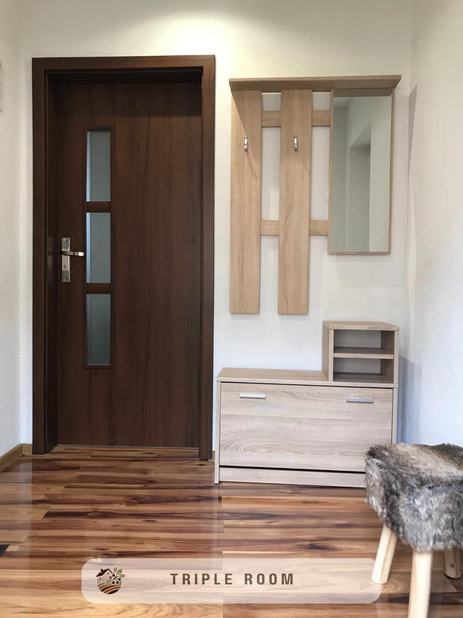 Apartmanovy Dom Visnove Exterior photo
